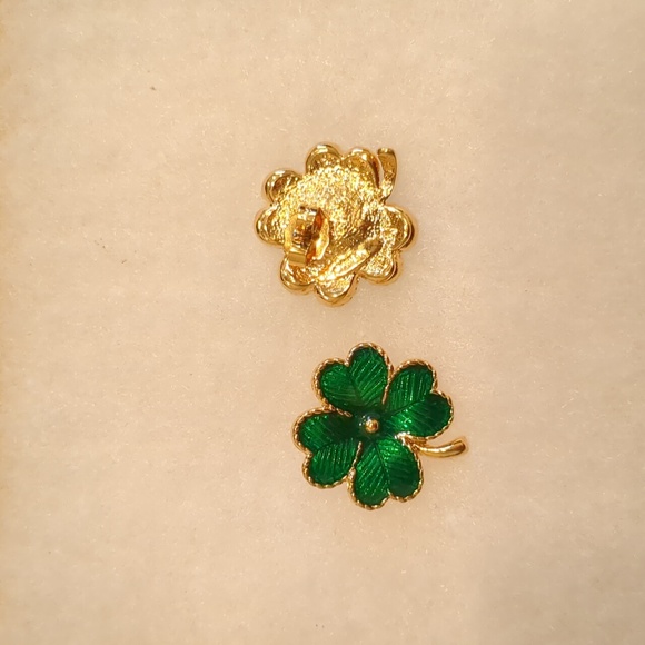 Vintage Avon Shamrock  "Luck of the Irish" St. Patrick's Day Earrings - Picture 3 of 4